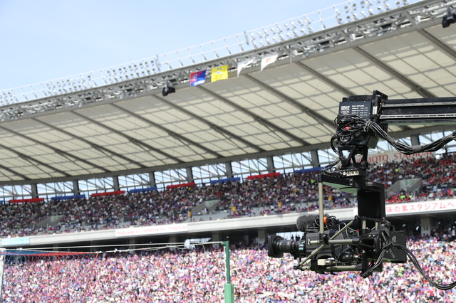 駅などにあるデジタルサイネージの映像編集に携わります